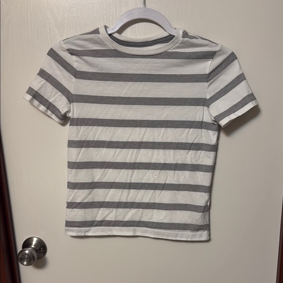 Old Navy Gray and White Striped Kids Shirt Size M (8) - Picture 1 of 4